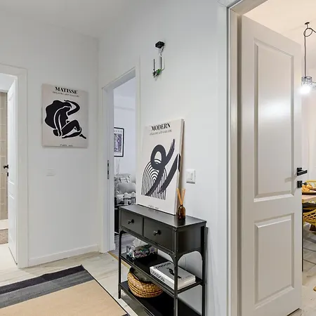 Modern Apartment *